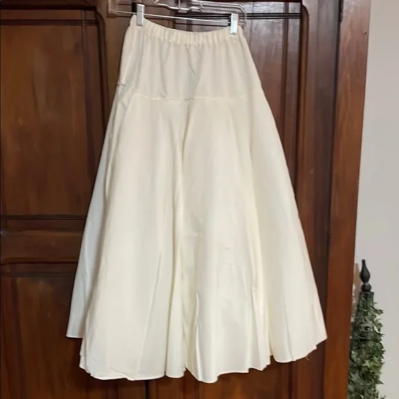 Elegant White UnderSkirt (Crinoline) Slip - Picture 3 of 5